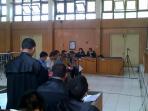 enam-terdakwa-yang-merupakan-ketua-fraksi-dprd-muba_20161010_110118.jpg
