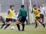 ezra-walian-kiri-saat-menjalani-latihan-bersama-timnas-u-23-indonesia.jpg