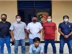 febri-beserta-barang-bukti-pisau-diamankan-di-mapolsek-indralaya-selasa-9112021.jpg