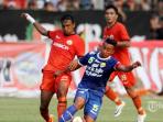 firman-utina-saat-lawan-persija.jpg