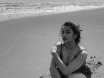 foto-anggun-cassandra-angelie-di-pantai.jpg