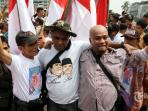 foto-relawan-jokowi-jk-bersama-relawan-prabowo-hatta.jpg