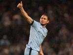 frank-lampard-jempol.jpg