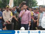 geruduk-kantor-panwaslu-massa-minta-ketua-panwaslu-muaraenim-sumpah-di-bawah-al-quran_20180628_154648.jpg