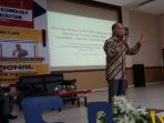 ilham-akbar-habibie-saat-memberikan-seminar_20170307_132944.jpg