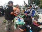 jaka-sanjaya-berjualan-produk-herbal-untuk-memenuhi-kebutuhan-keluarganya1234.jpg