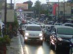 jalan-kol-h-barlian-mengalami-macet-total-akibat-baliho-berukuran-besar-roboh-selasa-1732015.jpg