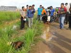 jenazah-wanita-tanpa-identitas-di-temukan-di-pinggir-parit-di_20161017_121727.jpg