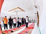 jokowi-salat-jumat-di-ntt.jpg