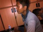 jon-heri-saat-diamankan-di-polresta-palembang-jumat-372015_20150703_162639.jpg