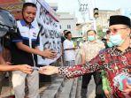 juarsah-bagi-bagi-masker.jpg