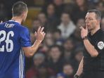 kapten-chelsea-john-terry-mencoba-berdiskusi_20170111_065757.jpg