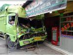 kecelakaan-beruntun-di-simpang-4-sukajadi-baturaja-oku-kamis-11112021.jpg