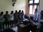 keenam-tersangka-saat-diamankan-di-mapolres-oku-selatan_20151202_185442.jpg
