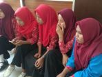 kelima-siswi-smk-saat-melapor-ke-polresta-palembang-lantaran-menjadi-korban-hipnotis_20180523_200436.jpg