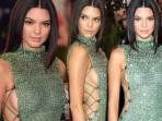 kendall-jenner-adik-tiri-kim-kardashian_20150507_153058.jpg