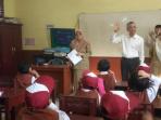 kepala-diknas-sumsel-drs-widodo-saat-memberikan-arahan-kepada-seluruh-siswa-kelas-1_20160718_083905.jpg