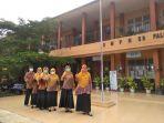 kepala-sekolah-smp-59-palembang-hj-asmaboti-spd-mm1234.jpg