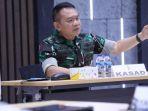 kepala-staf-angkatan-darat-kasad-jenderal-tni-dudung-abdurachman-memberikan-pengarahan.jpg