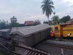 kereta-api-anjlok-di-stasiun-peninjauan-oku.jpg
