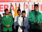ketua-umum-ppp-suryadharma-ali-ersama-ketua-partai-pendukung-menghadiri-koalisi-merah-putih.jpg