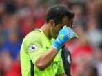 kiper-manchester-city-claudio-bravo_20160912_195215.jpg