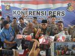 konferensi-pers-pembunuh-melinda-zidemi1.jpg
