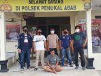kusman-alias-betet-saat-diamankan-di-mapolsek-penukal-abab-polres-pali.jpg