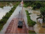 lahan-menggenangi-jalan-penghubung-desa-suka-mukti-mesuji-oki-jumat-712022-siang.jpg