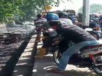 macet-panjang-di-depan-stasiun-ka-kertapati.jpg