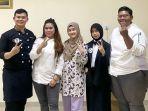 mahasiswa-ubd-borong-piala-lomba-English-Variety-Contest-Area-EVORA.jpg