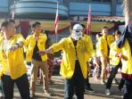 mahasiswa-ui-yang-tergabung-dalam-kemas-ui-ramaikan-kambang-iwak-dengan-flash-mob_20160117_190334.jpg