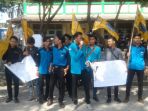 mahasiswa-uin-demo-kpu_20170801_152248.jpg