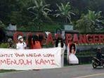 meme-yana-cadas-pangeran-viral-di-media-sosial-sederet-hantu-tuntut-yana.jpg