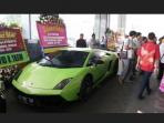 mobil-mewah-lamborghini-diparkir.jpg