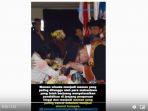 momen-orangtua-ambilkan-ijazah-anaknya-yang-meninggal-jelang-wisuda.jpg