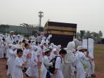 murid-tkit-dan-sdit-al-furqon-palembang-mengililingi-replika-kabah_20150921_190858.jpg