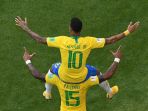 neymar-dan-paulinho-merayakan-gol-brasil-ke-gawang-meksiko_20180702_231017.jpg