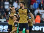 olivier-giroud-merayakan-gol-kemenangan-arsenal-ke-gawang_20151101_065547.jpg