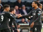 para-pemain-liverpool-berselebrasi-usai-berhasil-mencetak-gol.jpg