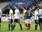 para-pemain-perancis-dan-jerman-seusai-laga-yang-dimenangi_20151115_081143.jpg