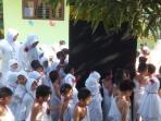 para-siswa-tk-kartika-ii-4-saat-mengikuti-simulasi-manasik-haji_20160910_121612.jpg