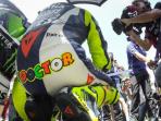 pebalap-movistar-yamaha-asal-italia-valentino-rossi-m_20150601_081715.jpg