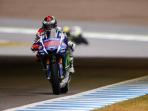 pebalap-movistar-yamaha-asal-spanyol-jorge-lorenzo_20151016_083016.jpg