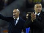 pelatih-real-madrid-zinedine-zidane-memberikan-instruksi-kepada_20160403_081915.jpg