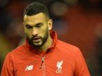 pemain-baru-liverpool-steven-caulker-melakukan-pemanasan-jelang_20160117_080715.jpg