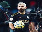 pemain-manchester-city-sergio-aguero-mengambil-bola-usai-pertandingan-dalam-ajang-liga-inggris.jpg