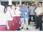 pembagian-seragam-sekolah-gratis.jpg