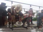 pengantin-baru-kecamatan-pasemah-air-keruh-paiker-empat-lawang-lepas-bibit-ikan.jpg