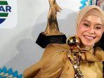penyanyi-dangdut-lesti-andryani-usai-menerima-penghargaan-indonesia-dangdut-awards-2019.jpg